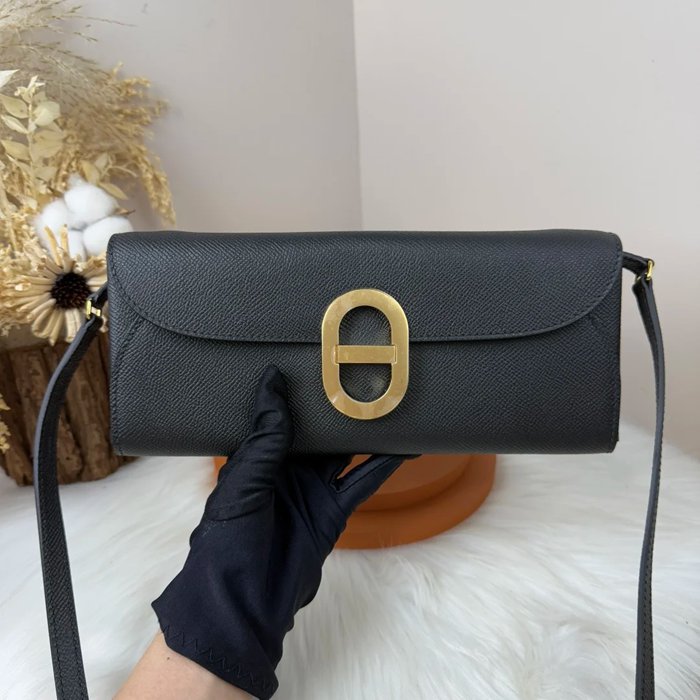 HERMES カーフスキン ブラック 斜め掛けバッグ セミハンドメイド 金具ゴールド/シルバー 10×2.5cm サイズ:24×10×2.5cm