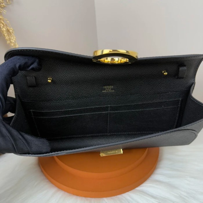 HERMES カーフスキン ブラック 斜め掛けバッグ セミハンドメイド 金具ゴールド/シルバー 10×2.5cm サイズ:24×10×2.5cm