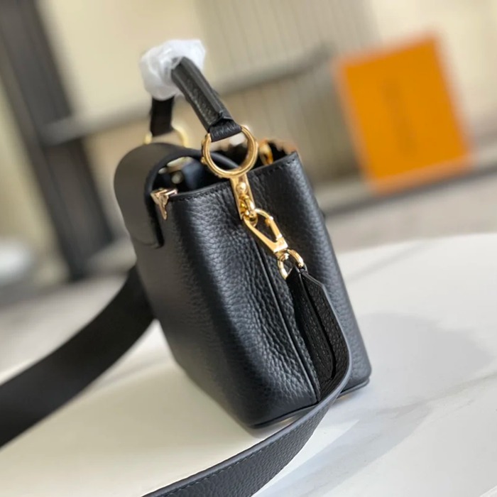LOUIS VUITTON M56669 PU モノグラム ブラック 斜め掛けバッグ 斜め掛け 21x14cm サイズ:21x14cm