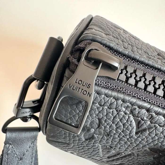 LOUIS VUITTON M20900 牛皮 モノグラム 斜め掛けバッグ レディース斜め掛け 25x15x11cm サイズ:25x15x11cm