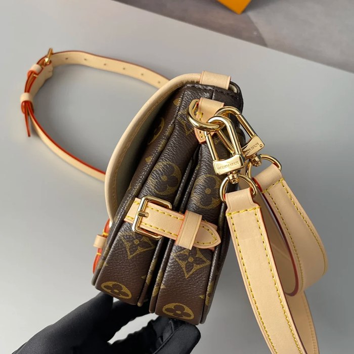 LOUIS VUITTON M46740 牛皮 モノグラム キャンバス 斜め掛けバッグ レディース斜め掛け 20x16x7.5cm サイズ:20x16x7.5cm