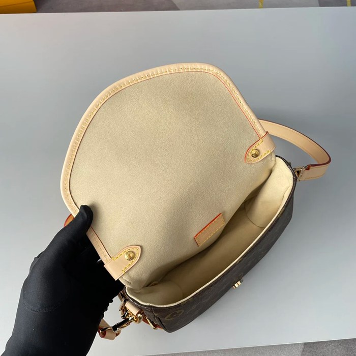 LOUIS VUITTON M46740 牛皮 モノグラム キャンバス 斜め掛けバッグ レディース斜め掛け 20x16x7.5cm サイズ:20x16x7.5cm