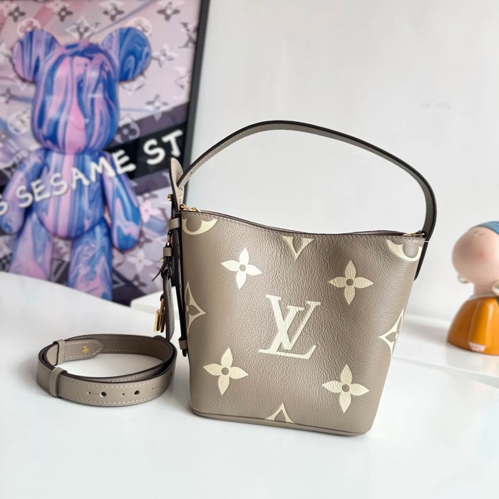 LOUIS VUITTON M13045 モノグラム 斜め掛けバッグ レディース斜め掛け 18x16x12cm サイズ:18x16x12cm
