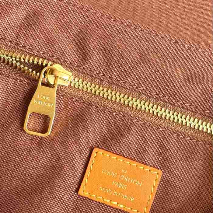 LOUIS VUITTON M28115 キャンバス モノグラム 斜め掛けバッグ 斜め掛けリュックフラップ 32x19.5x11cm サイズ:32x19.5x11cm