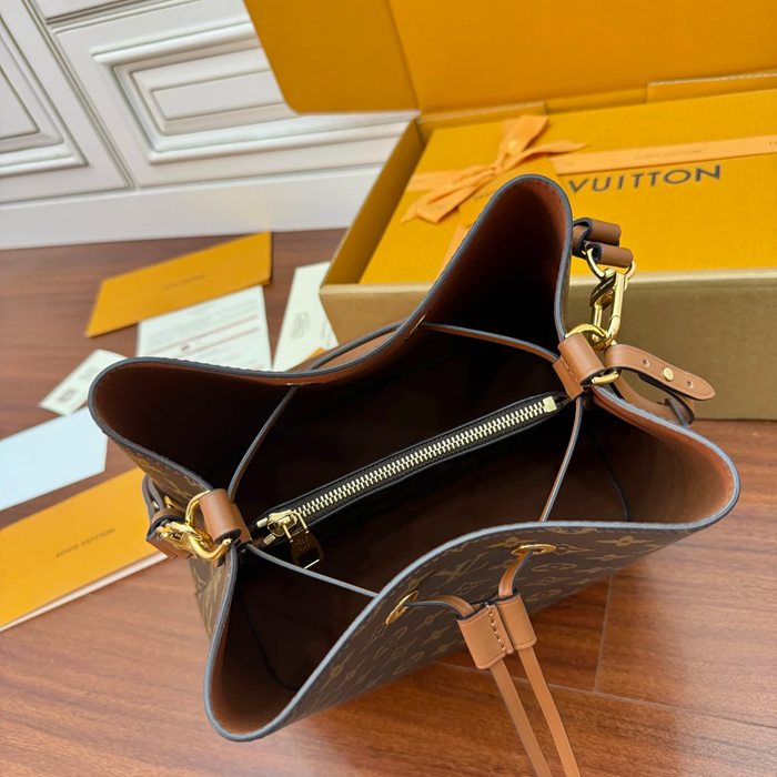 LOUIS VUITTON M44887 ボックスレザー 斜め掛けバッグ レディース斜め掛け 26x26x17.5cm サイズ:26x26x17.5cm