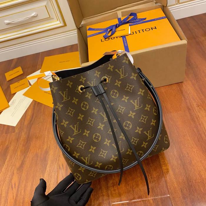 LOUIS VUITTON M44020 ボックスレザー 斜め掛けバッグ レディース斜め掛け 26x26x17.5cm サイズ:26x26x17.5cm LOUIS VUITTON M44020 ボックスレザー 斜め掛けバッグ レディース斜め掛け 26x26x17.5cm サイズ:26x26x17.5cm
