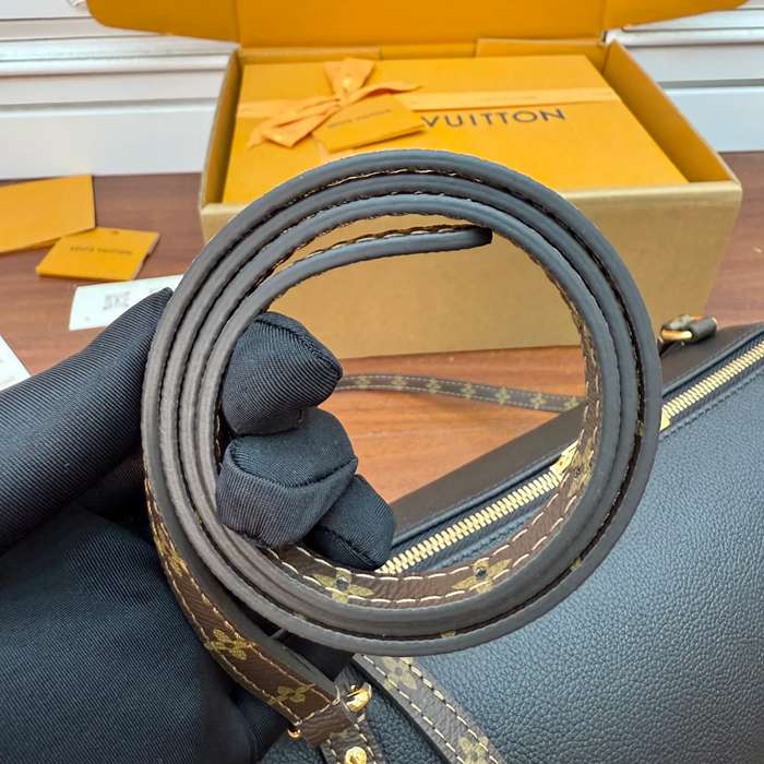 LOUIS VUITTON M26039 ボックスレザー 斜め掛けバッグ レディース斜め掛け 26x17x13.5cm サイズ:26x17x13.5cm