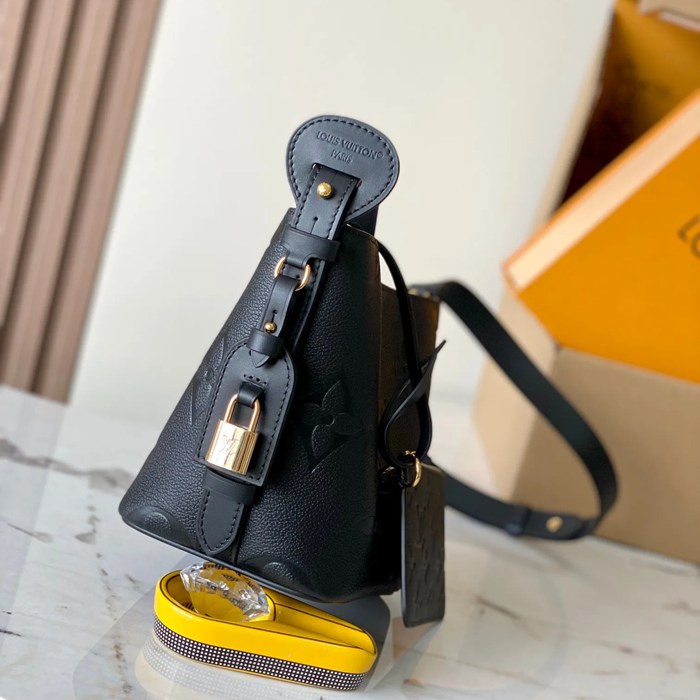 LOUIS VUITTON M13480 パターン ブラック 斜め掛けバッグ レディース斜め掛け 18x16x12cm サイズ:18x16x12cm