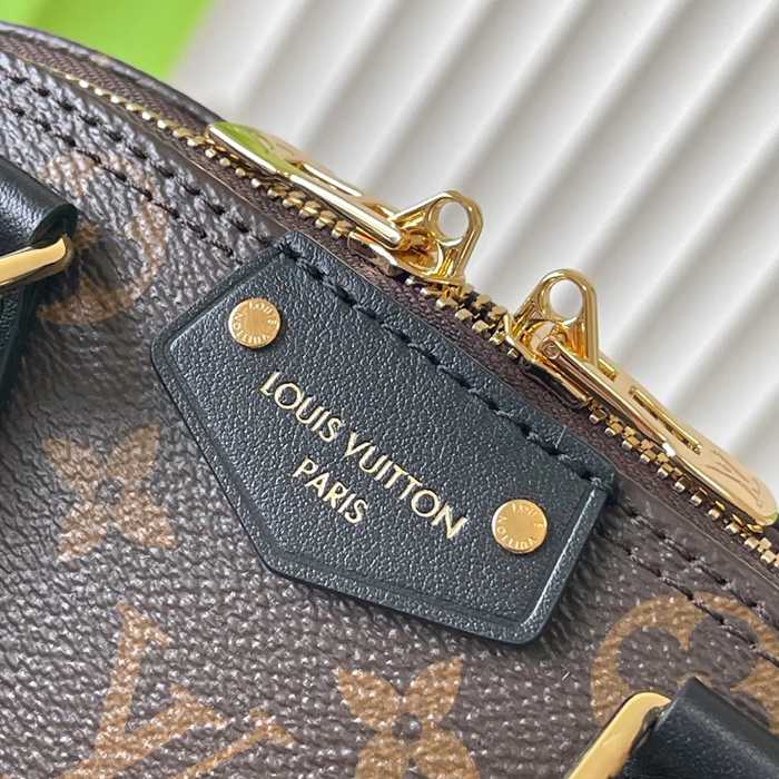 LOUIS VUITTON M26084 モノグラム 斜め掛けバッグ 斜め掛け手提げ サイズ:22.0x19.0x11.0cm
