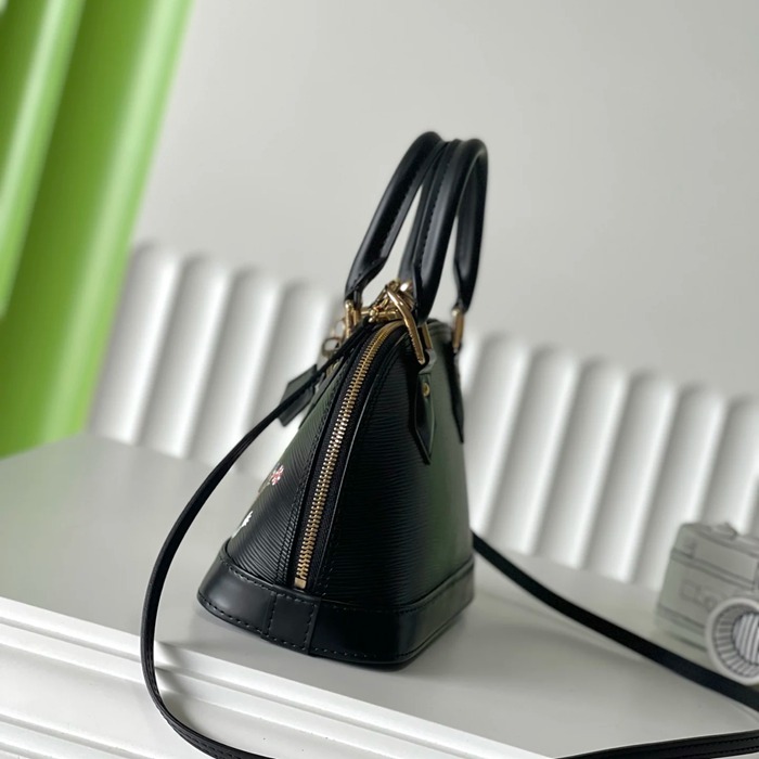 LOUIS VUITTON M13670 斜め掛けバッグ 斜め掛け手提げ サイズ:23.5x17.5x11.5cm
