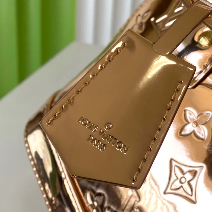 LOUIS VUITTON M27037 漆皮 斜め掛けバッグ 斜め掛け手提げ サイズ:23.5x17.5x11.5cm