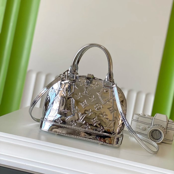 LOUIS VUITTON M26335 漆皮 斜め掛けバッグ 斜め掛け手提げ サイズ:23.5x17.5x11.5cm