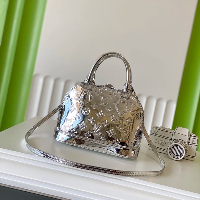 LOUIS VUITTON M26335 漆皮 斜め掛けバッグ 斜め掛け手提げ サイズ:23.5x17.5x11.5cm