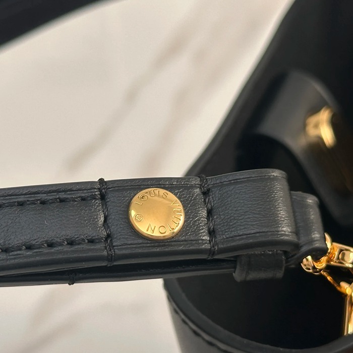 LOUIS VUITTON M27260 牛皮 モノグラム ブラック 斜め掛けバッグ レディース斜め掛け 17.5x16x11cm サイズ:17.5x16x11cm