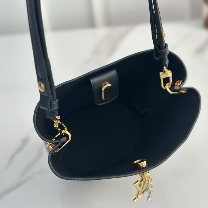 LOUIS VUITTON M27260 牛皮 モノグラム ブラック 斜め掛けバッグ レディース斜め掛け 17.5x16x11cm サイズ:17.5x16x11cm