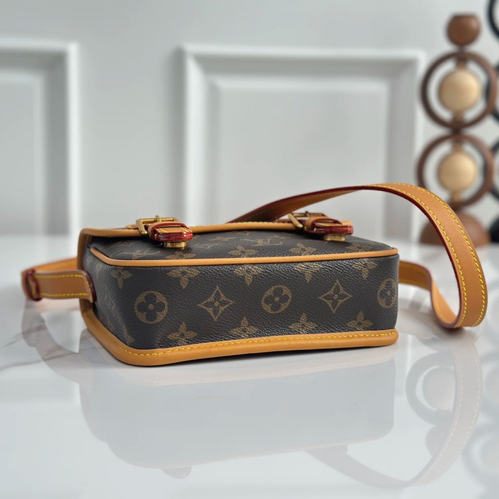 LOUIS VUITTON M26805 牛皮 モノグラム 斜め掛けバッグ レディース斜め掛け サイズ:19.5x15.0x6.0cm