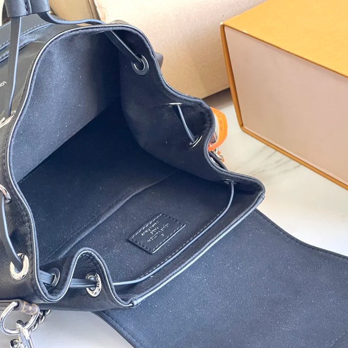 LOUIS VUITTON M12587 牛皮 ブラック ハンドバッグ リュック 30x28x18cm サイズ:30x28x18cm