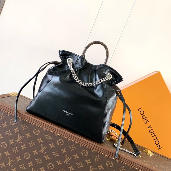 LOUIS VUITTON M25522 羊皮 リュックサック ショルダーリュックチェーン 25x24x10cm サイズ:25x24x10cm LOUIS VUITTON M25522 羊皮 リュックサック ショルダーリュックチェーン 25x24x10cm サイズ:25x24x10cm
