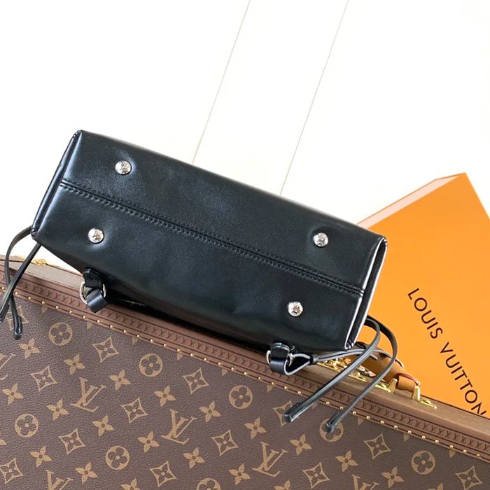 LOUIS VUITTON M25522 羊皮 リュックサック ショルダーリュックチェーン 25x24x10cm サイズ:25x24x10cm