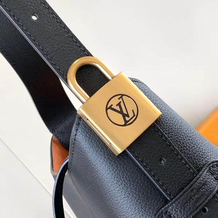 LOUIS VUITTON M25352 牛皮 ブラック ショルダーバッグ レディースショルダー 28x24x16cm サイズ:28x24x16cm