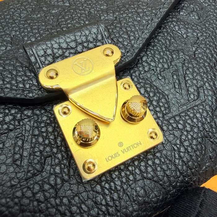 LOUIS VUITTON M4717 斜め掛けバッグ レディース斜め掛け 13.5cm サイズ:20.5×13.5×12cm