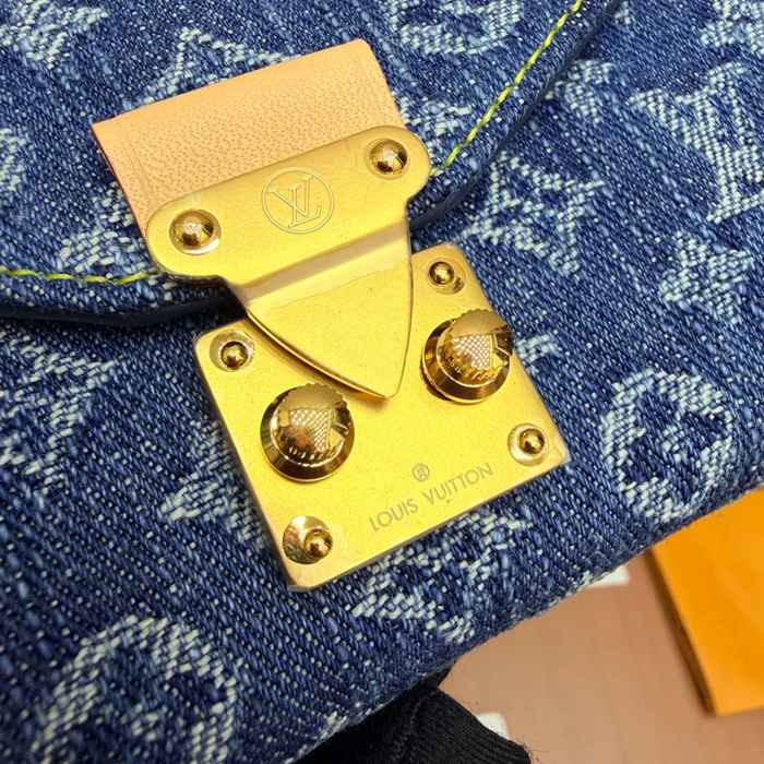 LOUIS VUITTON M4622 レディース斜め掛け 13.5cm サイズ:20.5×13.5×12cm