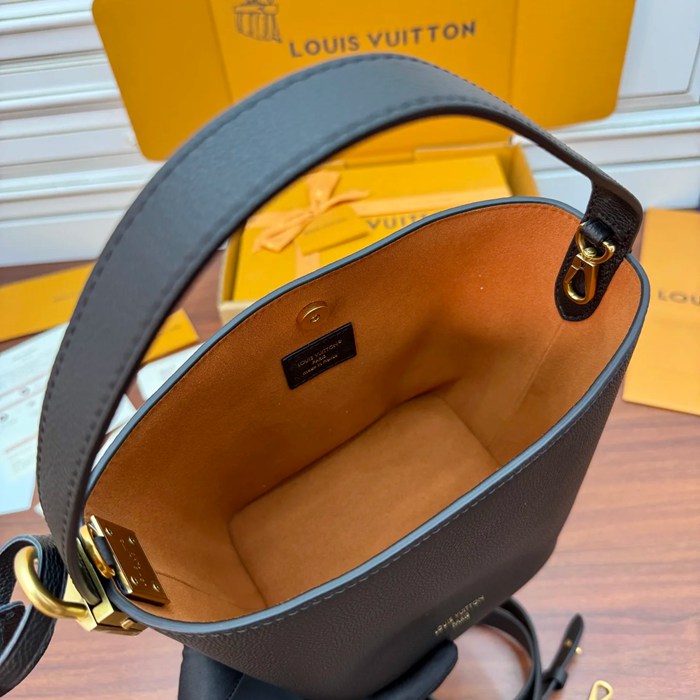 LOUIS VUITTON M25543 ボックスレザー 斜め掛けバッグ レディース斜め掛け 18x16x12cm サイズ:18x16x12cm
