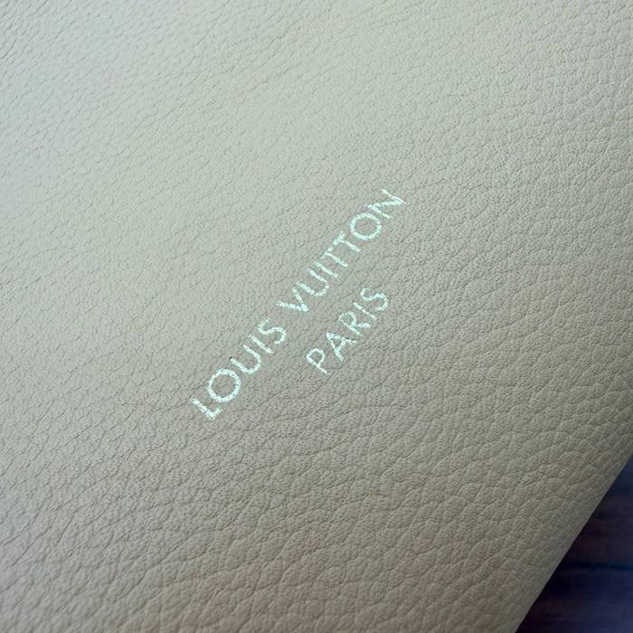LOUIS VUITTON M28029 ボックスレザー 斜め掛けバッグ レディース斜め掛け 30x26x10cm サイズ:30x26x10cm