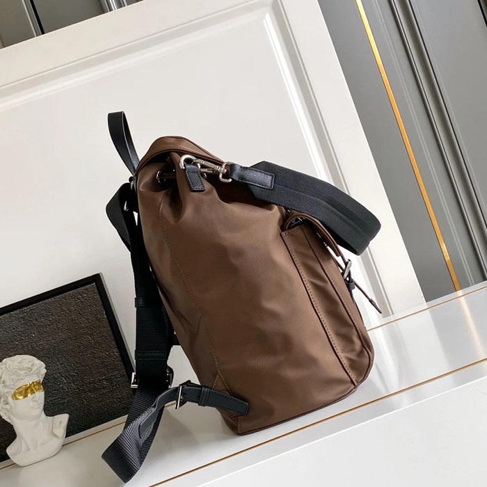 PRADA 2VZ110 ナイロン ゴールド ショルダーバッグ、リュックサック ナイロン、クラシック 39x34x15cm サイズ:39x34x15cm