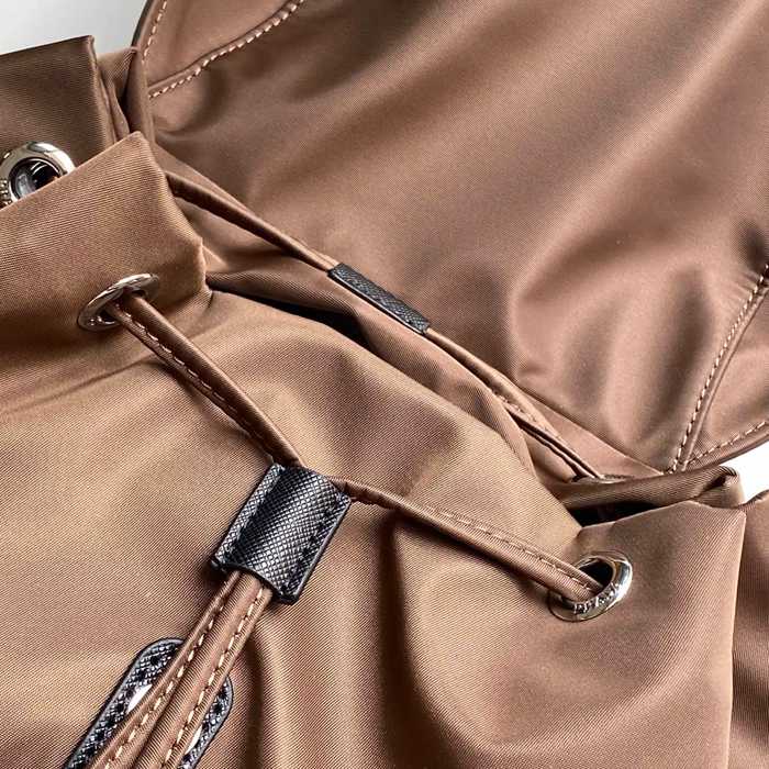 PRADA 2VZ110 ナイロン ゴールド ショルダーバッグ、リュックサック ナイロン、クラシック 39x34x15cm サイズ:39x34x15cm
