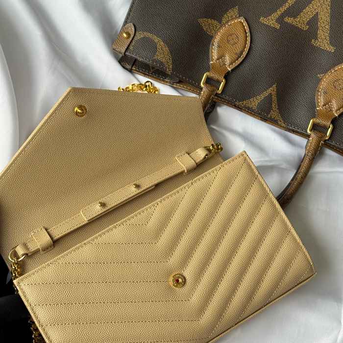 SAINT LAURENT 360452 カーフレザー ゴールド 封筒バッグ 封筒、クラシック 14x5cm サイズ:22.5x14x4cm