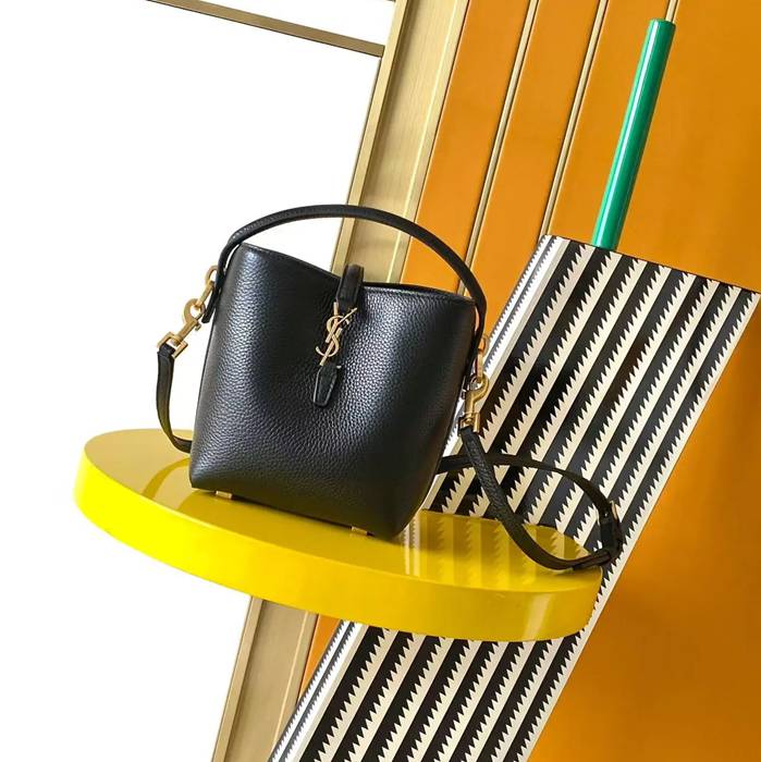 SAINT LAURENT 765870 カーフレザー、カーフ ゴールド 斜め掛けバッグ、バケツバッグ ミニ、クラシック 15x13cm サイズ:15x13cm