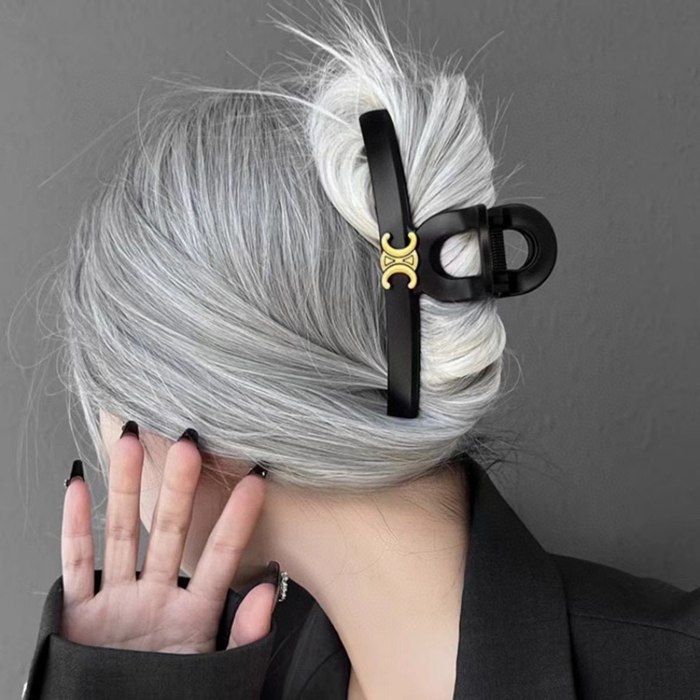 セリーヌ スタイル ヘアクリップ
