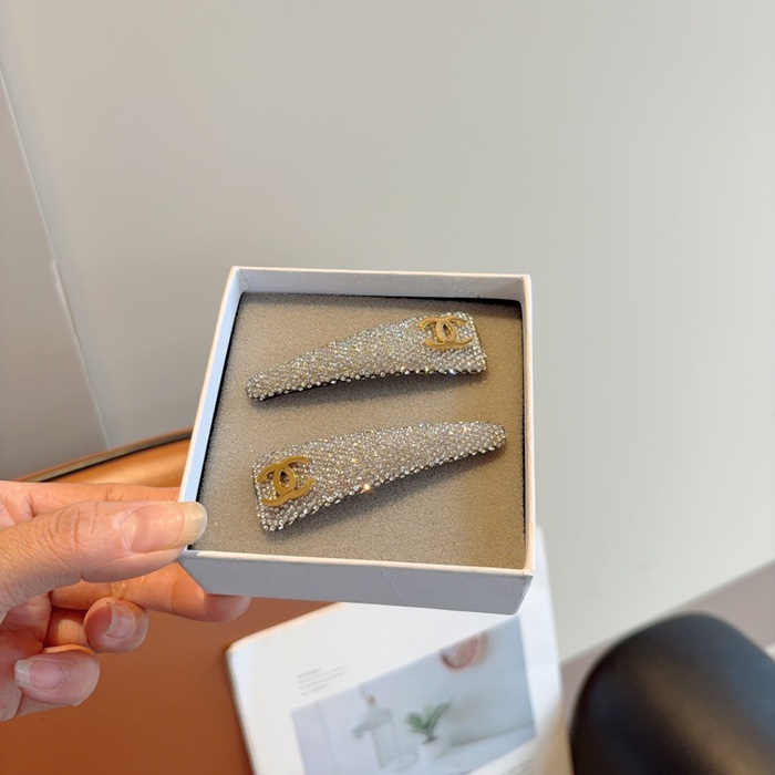 シャネル スタイル ヘアクリップ レター