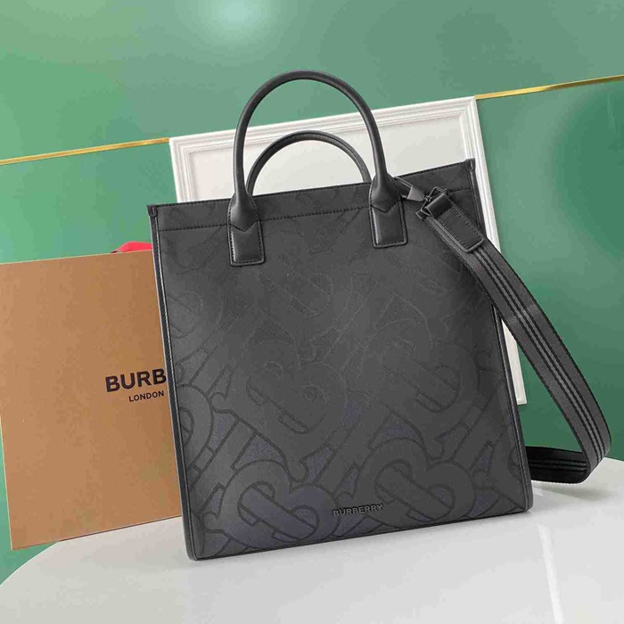BURBERRY トートバッグ ジャカード メンズ 37.5×35.5×15cm BURBERRY トートバッグ ジャカード メンズ 37.5×35.5×15cm