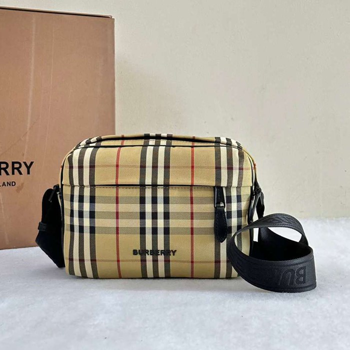 BURBERRY パディ ショルダーバッグ チェック メンズ 22.5×16×6.5cm BURBERRY パディ ショルダーバッグ チェック メンズ 22.5×16×6.5cm