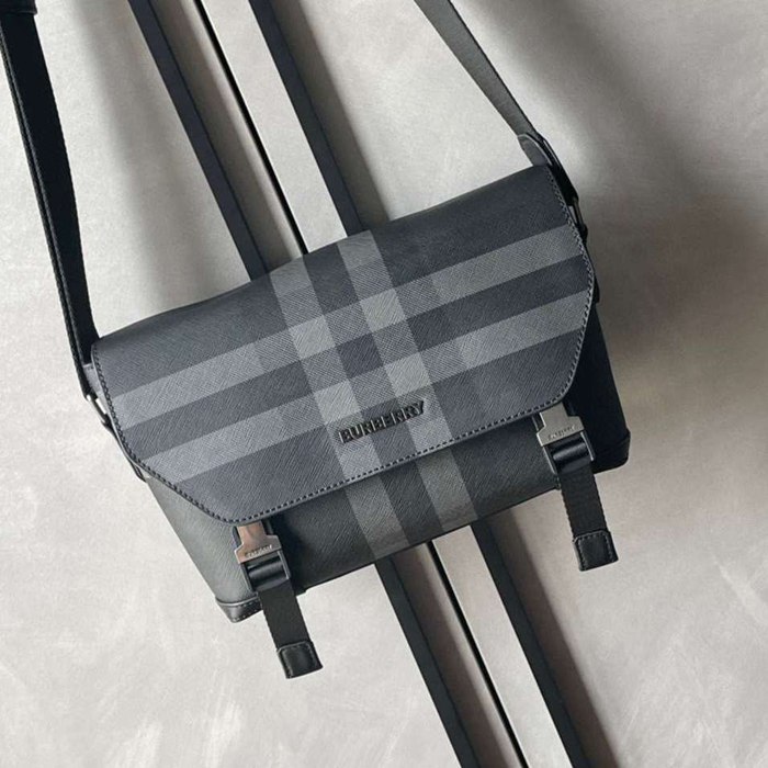 BURBERRY メッセンジャーバッグ チャコールチェック メンズ 29×17.5×8.5cm BURBERRY メッセンジャーバッグ チャコールチェック メンズ 29×17.5×8.5cm