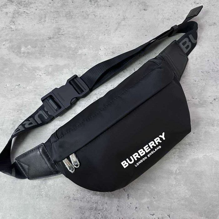 BURBERRY ウエストバッグ ECONYL ナイロン メンズ 31×16×7.5cm BURBERRY ウエストバッグ ECONYL ナイロン メンズ 31×16×7.5cm