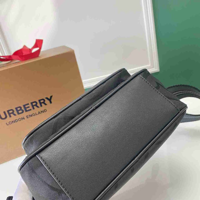 BURBERRY ショルダーバッグ ポリエステル×レザー メンズ 28×20×10cm