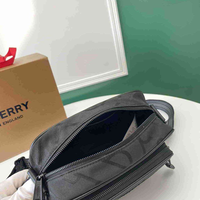 BURBERRY ショルダーバッグ ポリエステル×レザー メンズ 28×20×10cm