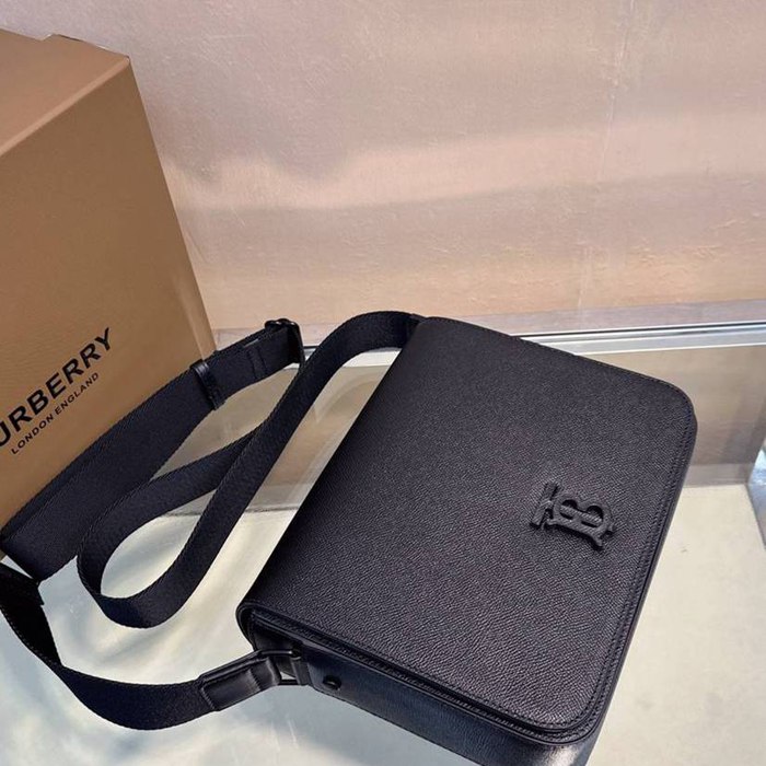 BURBERRY メッセンジャーバッグ TBロゴ レザー メンズ 25.5×21.5×6.5cm