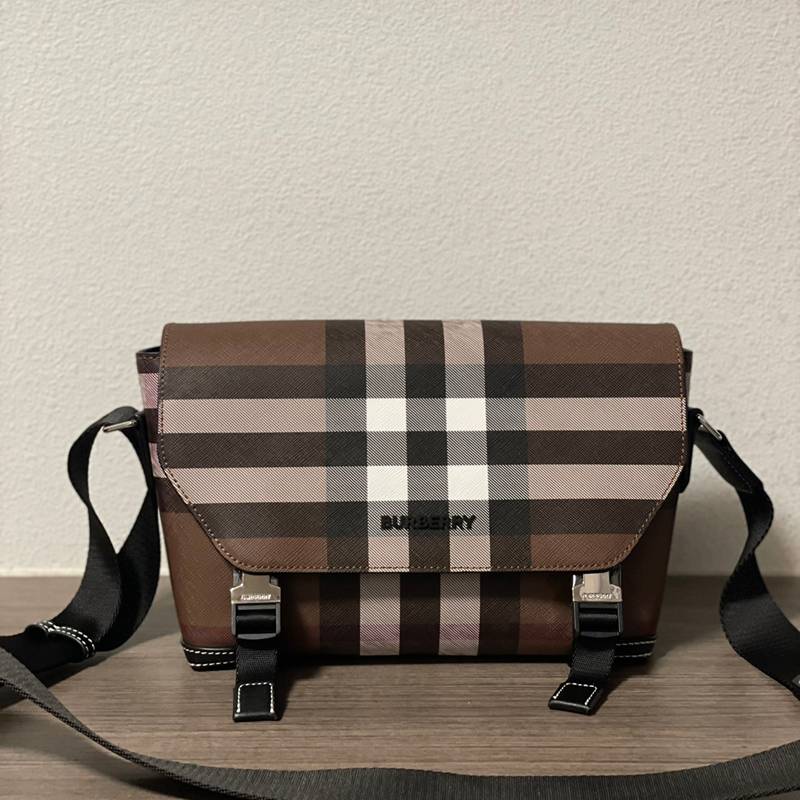 BURBERRY メッセンジャーバッグ ブラウンチェック メンズ 29×17.5×8.5cm BURBERRY メッセンジャーバッグ ブラウンチェック メンズ 29×17.5×8.5cm