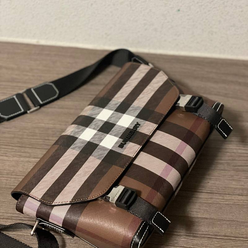 BURBERRY メッセンジャーバッグ ブラウンチェック メンズ 29×17.5×8.5cm