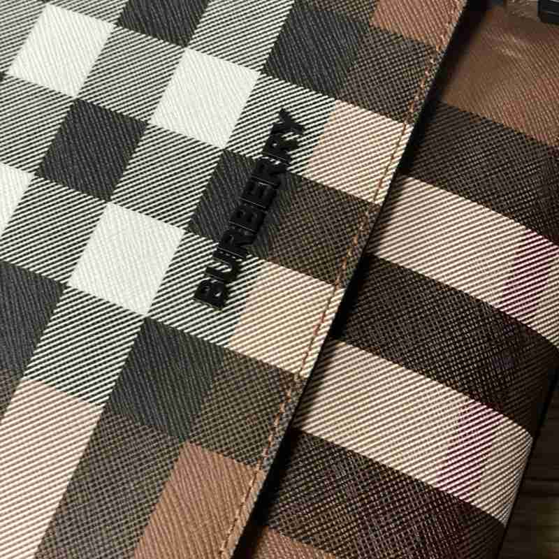 BURBERRY メッセンジャーバッグ ブラウンチェック メンズ 29×17.5×8.5cm