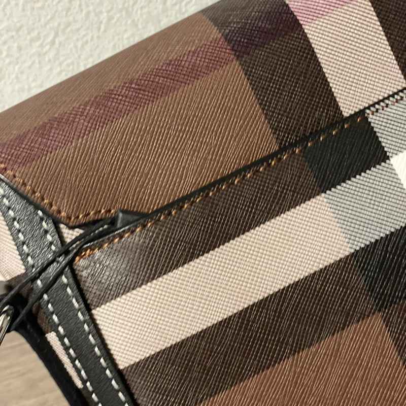 BURBERRY メッセンジャーバッグ ブラウンチェック メンズ 29×17.5×8.5cm