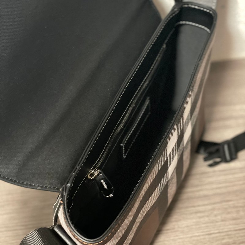 BURBERRY メッセンジャーバッグ ブラウンチェック メンズ 29×17.5×8.5cm