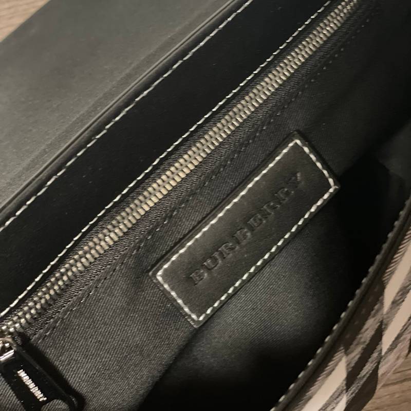 BURBERRY メッセンジャーバッグ ブラウンチェック メンズ 29×17.5×8.5cm