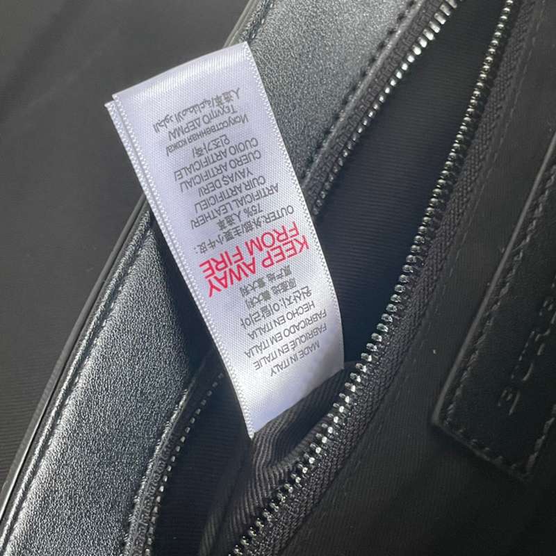 BURBERRY メッセンジャーバッグ チャコールチェック メンズ 29×17.5×8.5cm