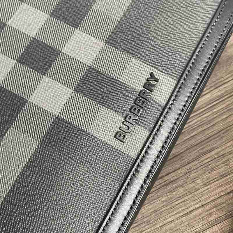 BURBERRY メッセンジャーバッグ チェック レザー メンズ 25.5×21.5×6.5cm
