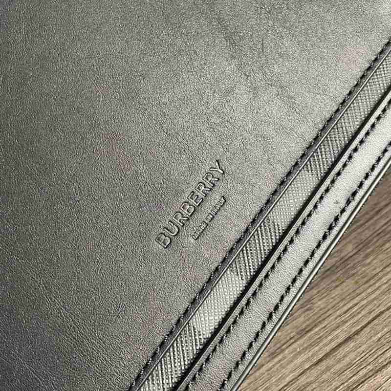 BURBERRY メッセンジャーバッグ チェック レザー メンズ 25.5×21.5×6.5cm